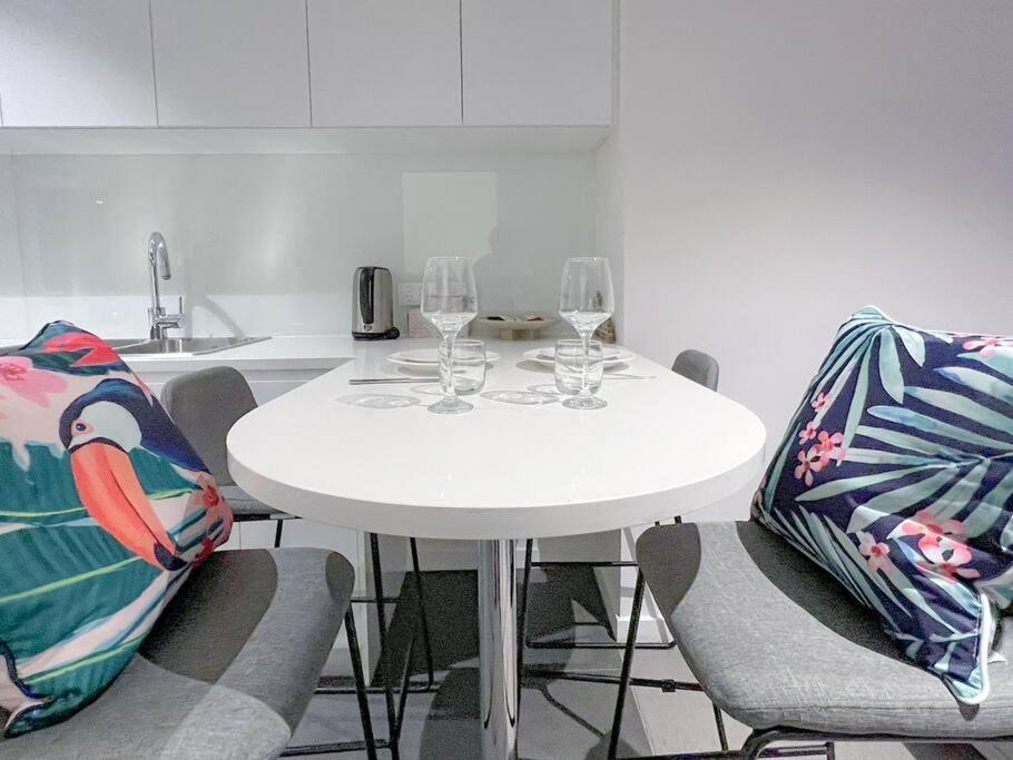 Amazing 2 Bedroom In Cbd! Brisbane Eksteriør billede