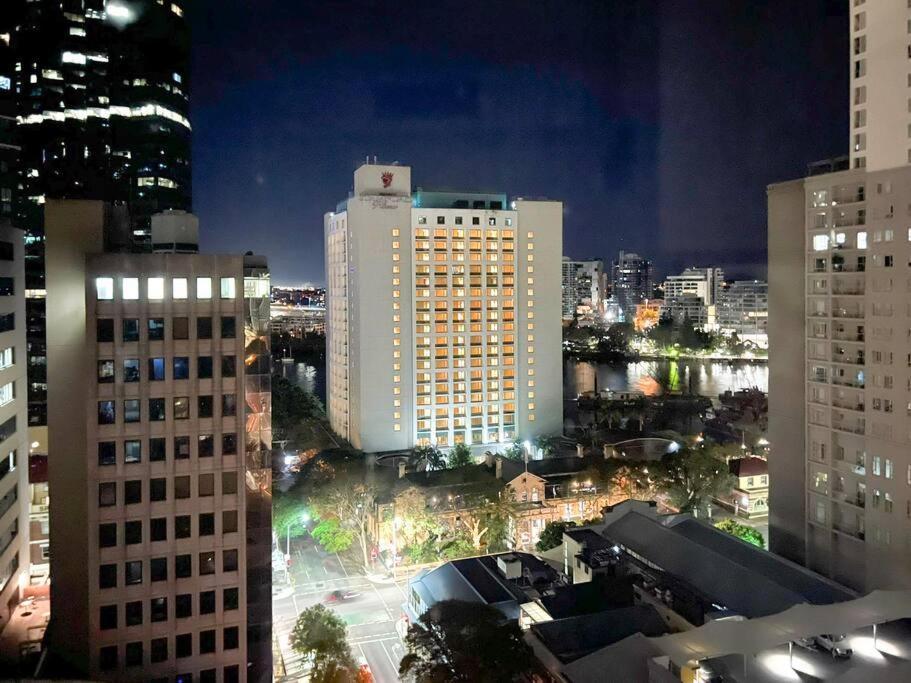 Amazing 2 Bedroom In Cbd! Brisbane Eksteriør billede